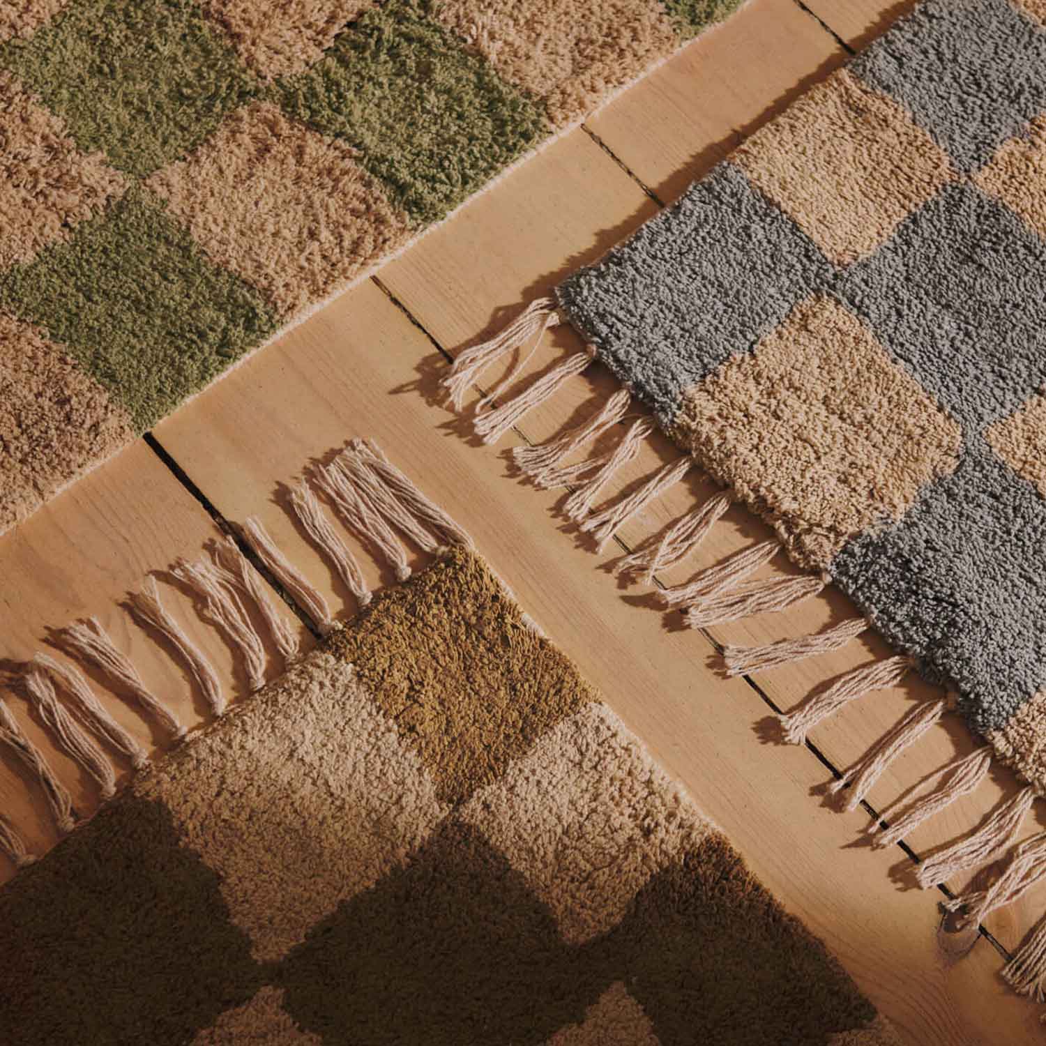 Ferm Living - Mara Knüpfteppich mist blue/warm sand