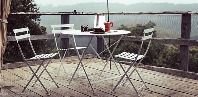 Fermob Gartenmöbel Bistrostuhl weiß Terrasse