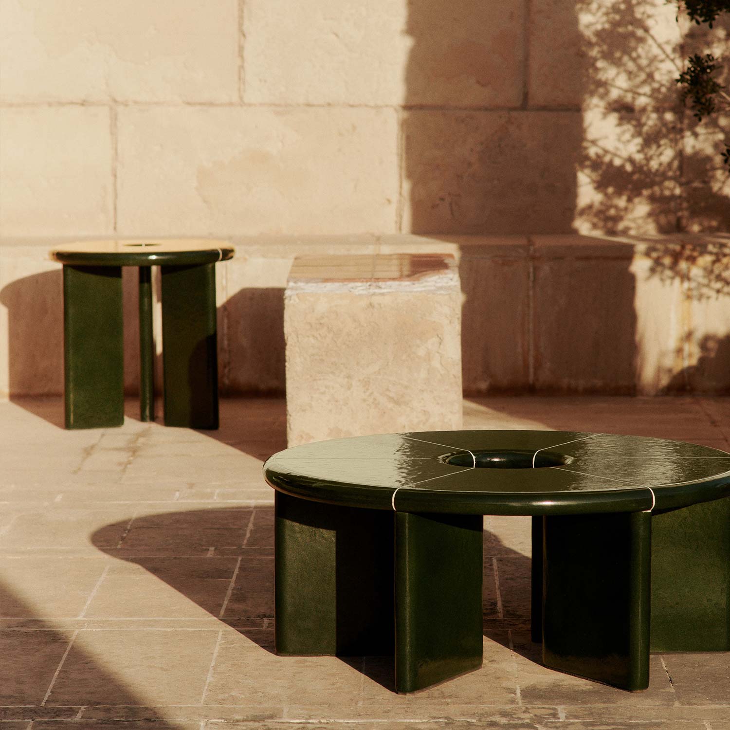 Ferm Living - Deya Beistelltisch Ø 47 cm dark green