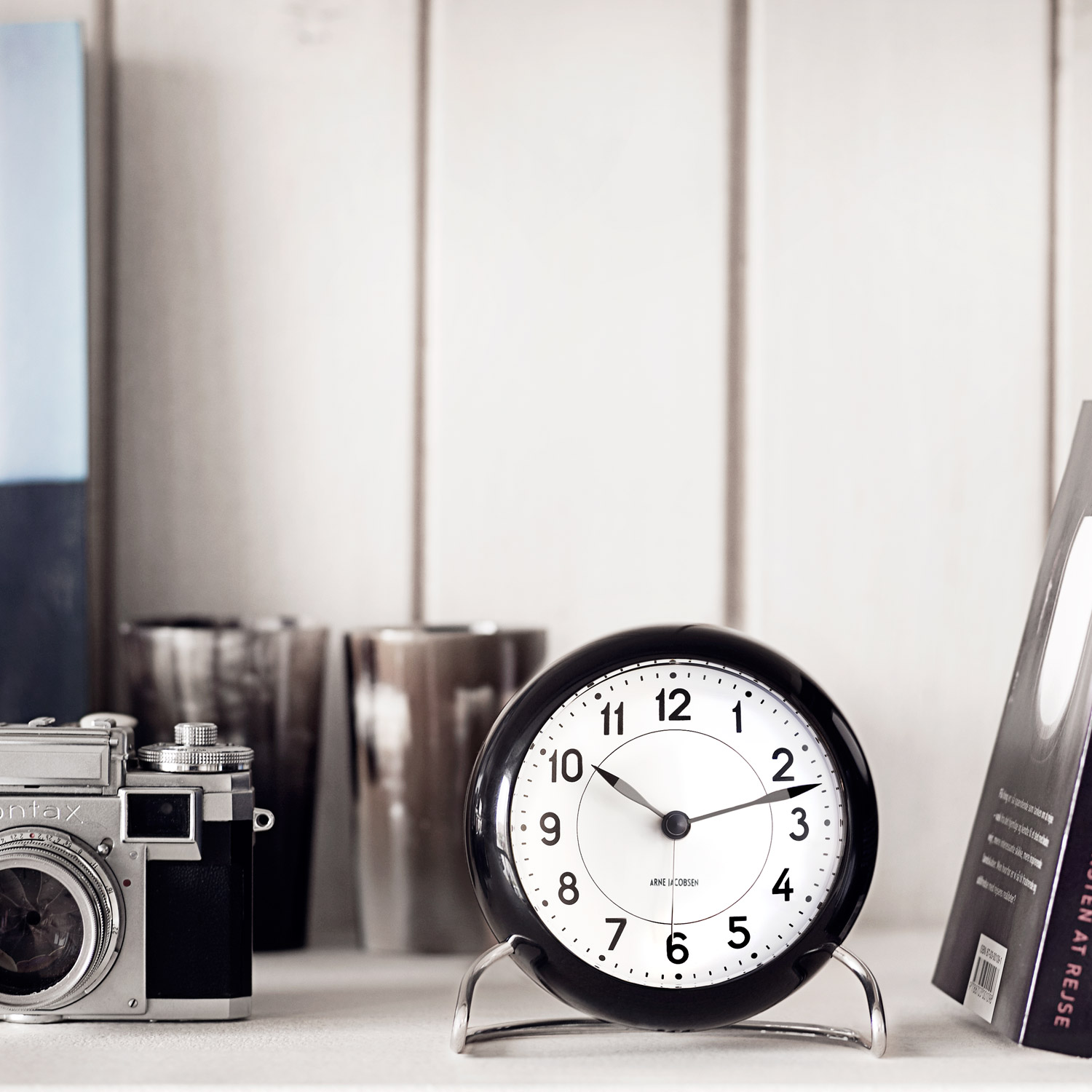 Arne Jacobsen Station Tischuhr 43672 2