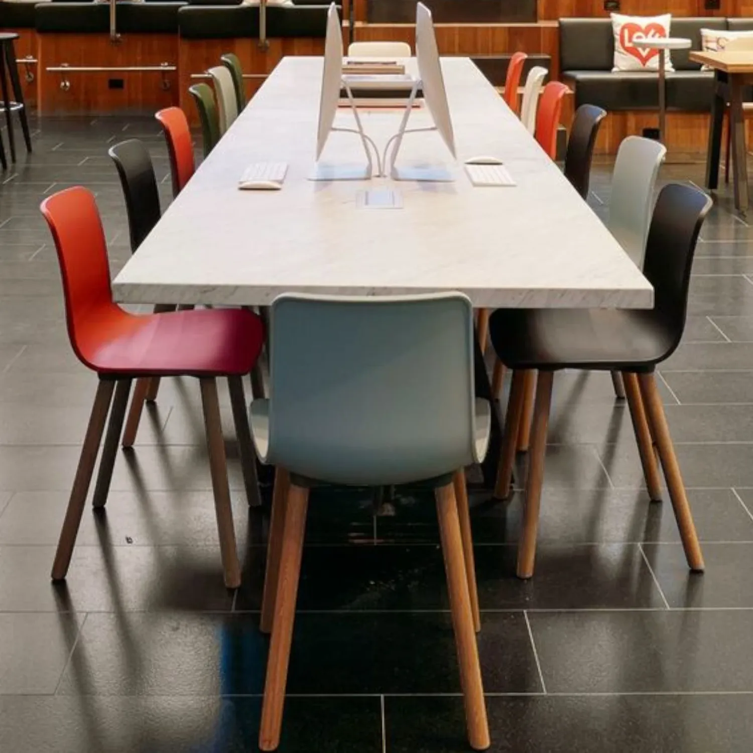 Vitra - Graphic Print Kissen Love Heart